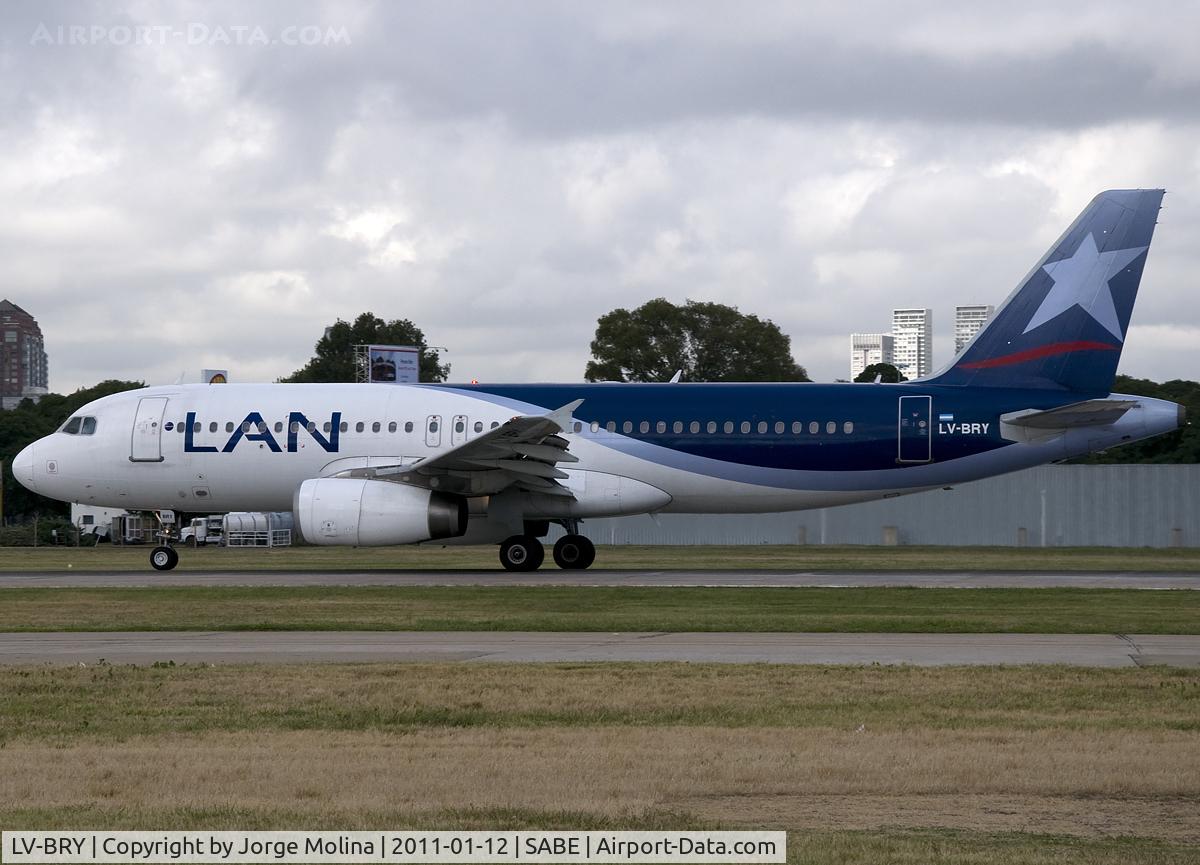 LV-BRY, 2000 Airbus A320-233 C/N 1351, Landing on RWY 13.