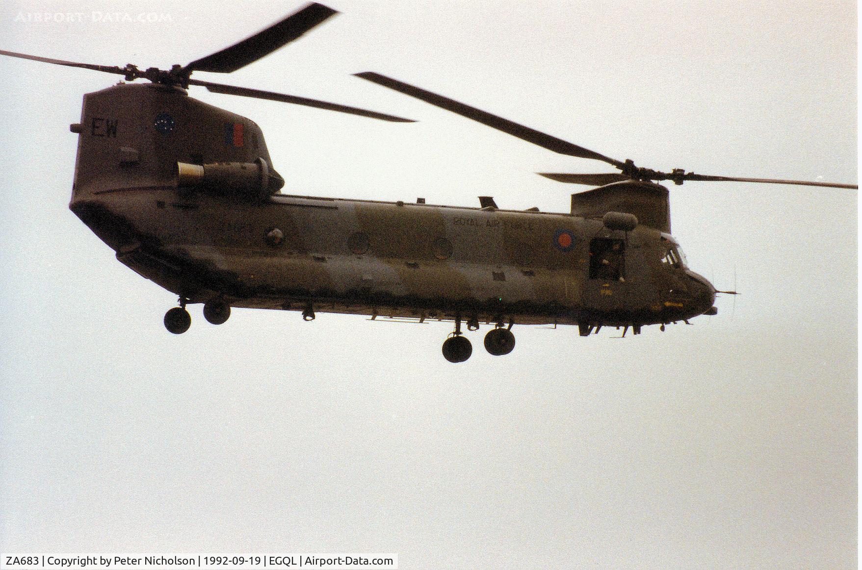 ZA683, Boeing Vertol Chinook HC.1 C/N MA014/M7031, Chinook HC.1 of 7 Squadron at RAF Odiham taking part in the flying display at the 1992 RAF Leuchars Airshow.