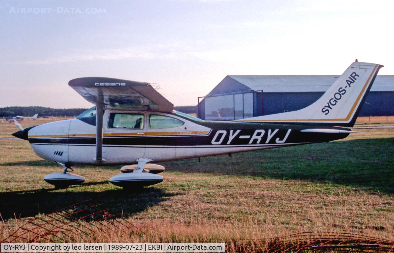 OY-RYJ, 1973 Cessna 182P Skylane Skylane C/N 18262271, Billund 23.7.89