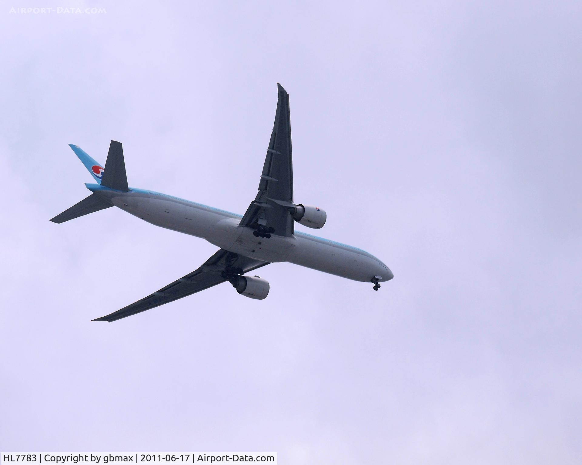 HL7783, 2009 Boeing 777-3B5/ER C/N 37644, Going to a landing at JFK