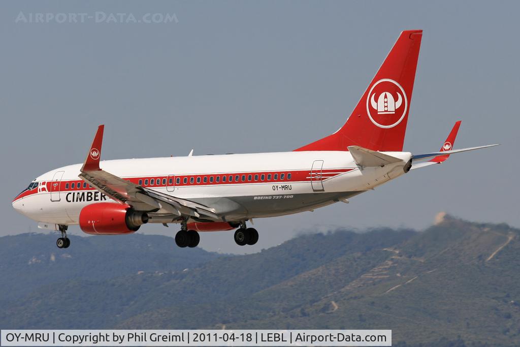 OY-MRU, 1999 Boeing 737-73S C/N 29079, Taken at BCN