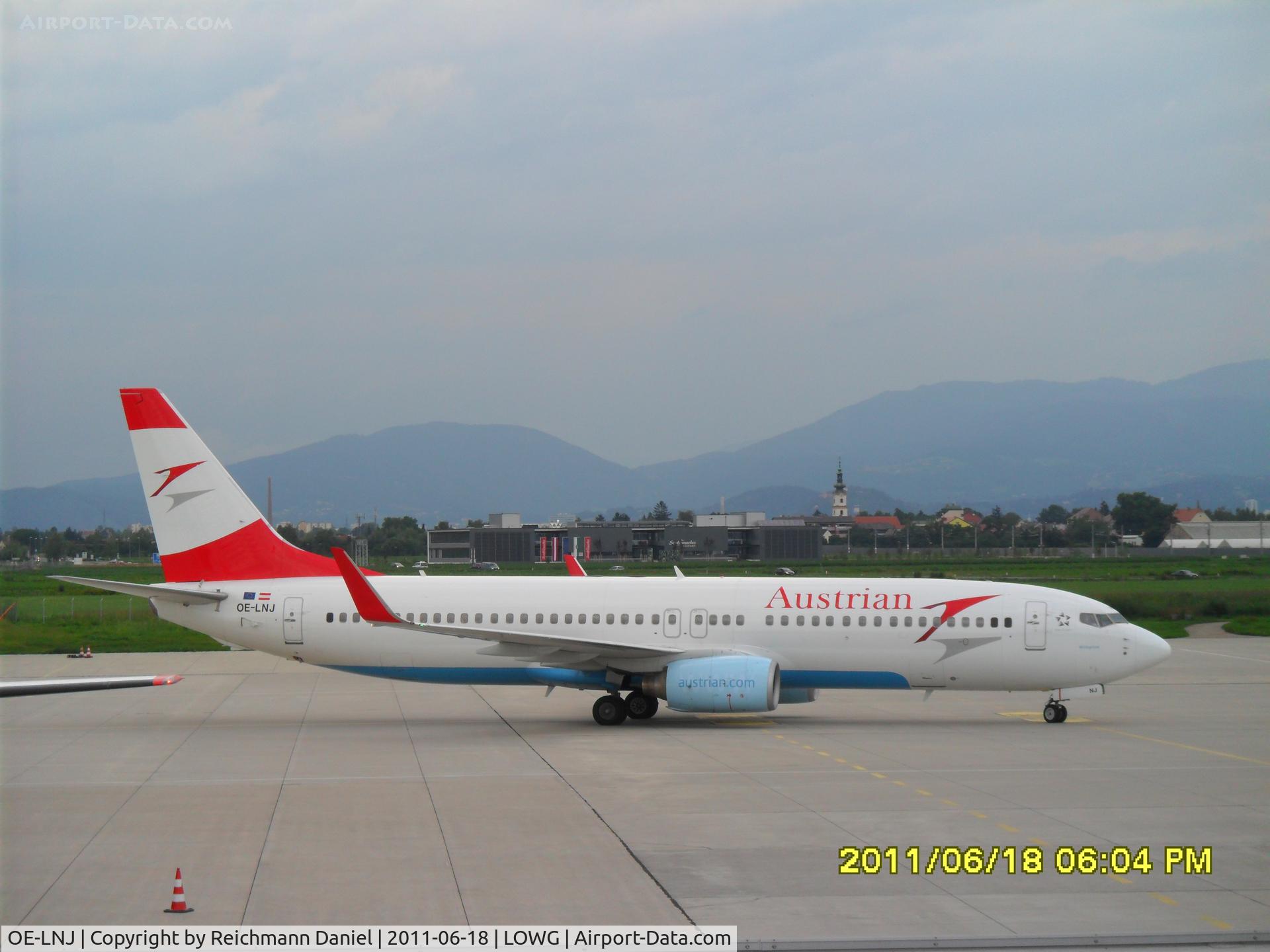 OE-LNJ, 1998 Boeing 737-8Z9 C/N 28177, Nice view