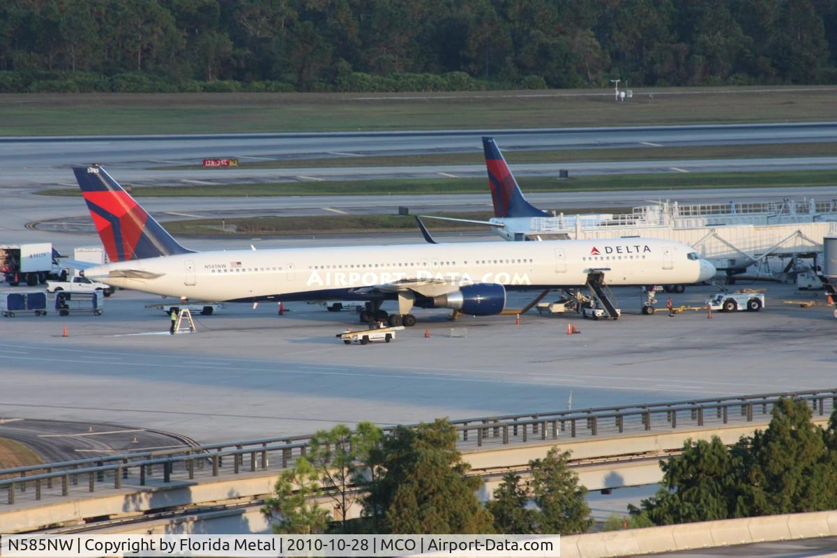 N585NW, 2002 Boeing 757-351 C/N 32985, Delta 757-300