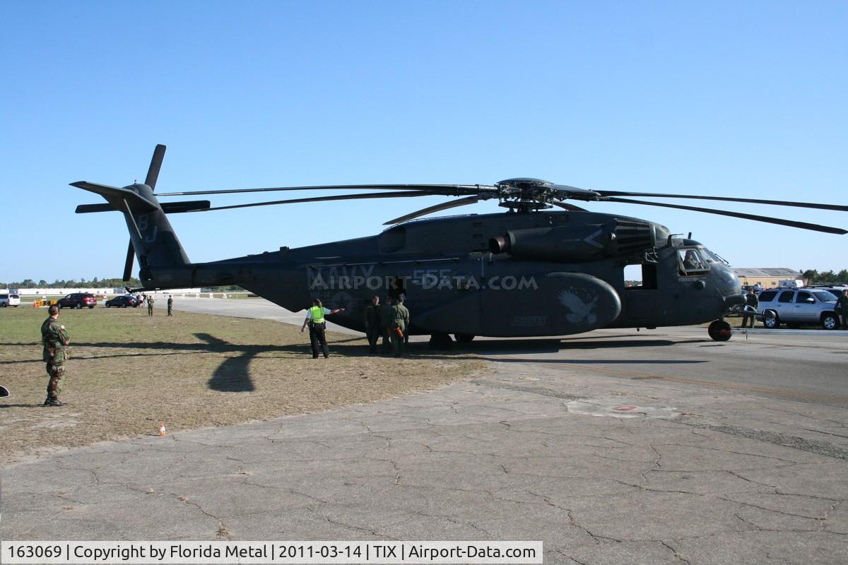 163069, Sikorsky MH-53E Sea Dragon C/N 65-569, During pushback, the chopper got stuck in some soft earth - about 20 of us along with a Ford F350 helped push it out