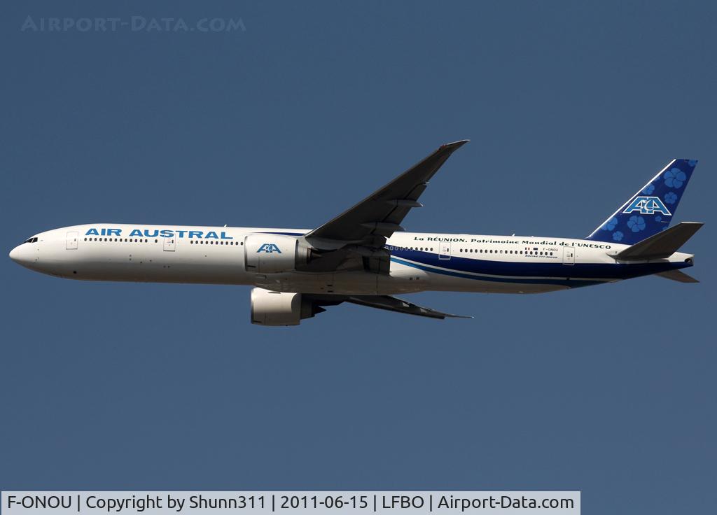 F-ONOU, 2009 Boeing 777-3Q8/ER C/N 35783, Taking off from rwy 32R