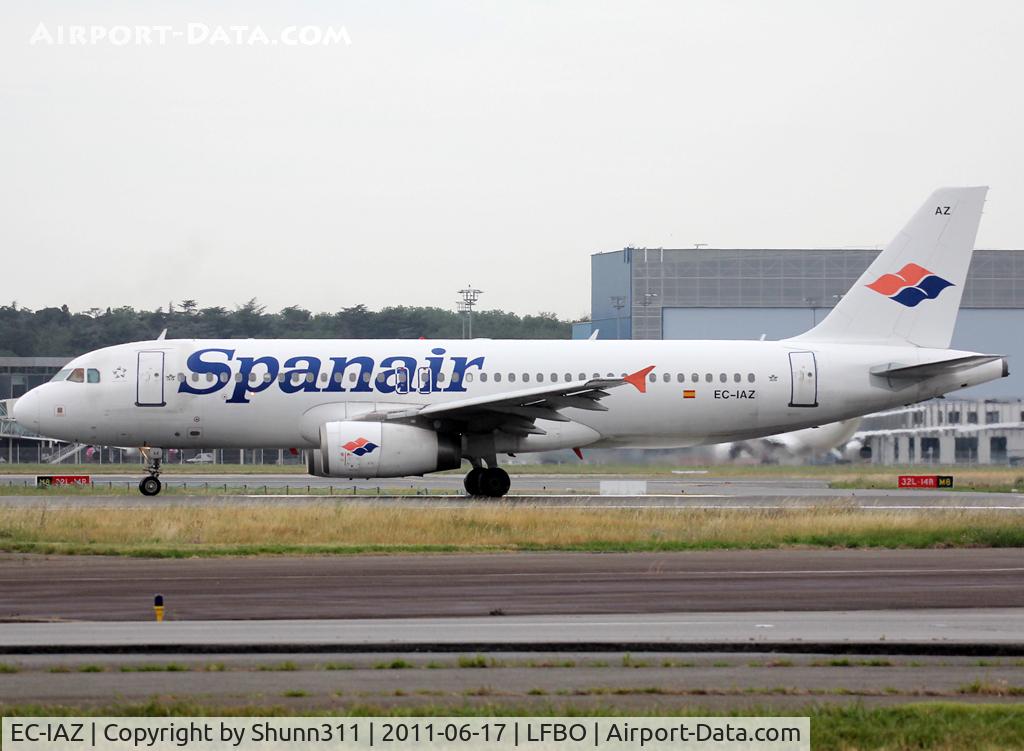 EC-IAZ, 2001 Airbus A320-232 C/N 1631, Ready for take off rwy 14L