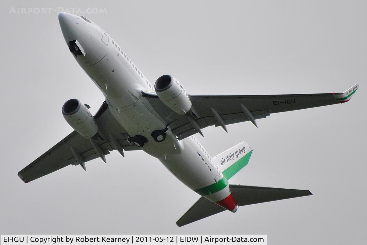 EI-IGU, 2003 Boeing 737-73V C/N 32422, Departing on its delivery flight