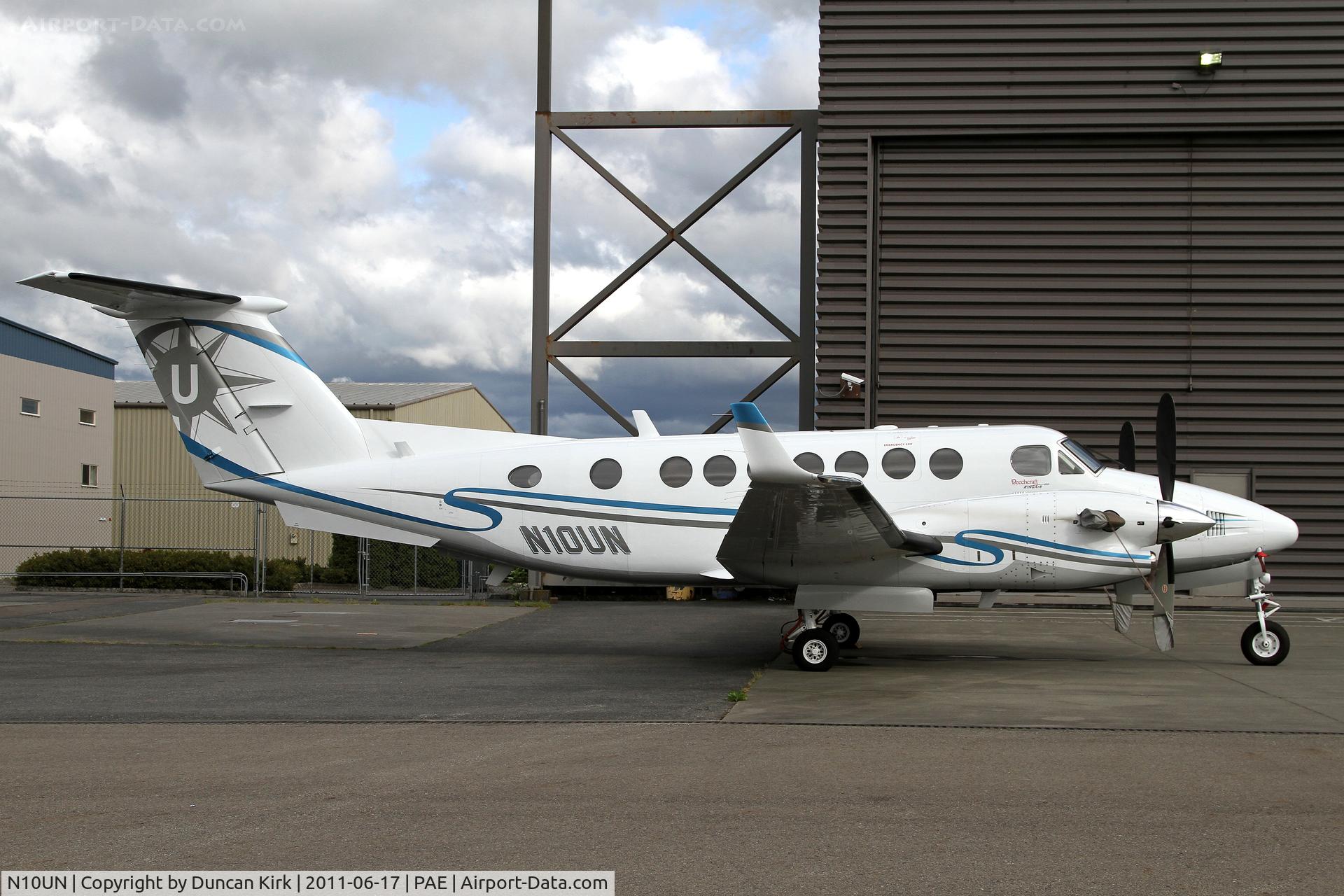 N10UN, 1996 Raytheon Aircraft Company B300 C/N FL-158, Nice registration!