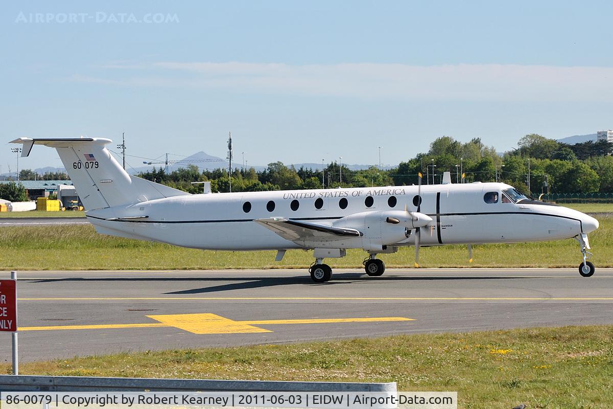 86-0079, 1986 Raytheon C-12J C/N UD-002, Taxiing for departure on r/w 10