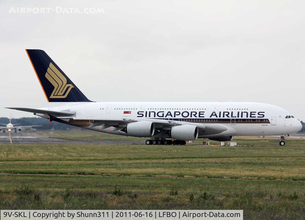 9V-SKL, 2010 Airbus A380-841 C/N 058, Delivery day...