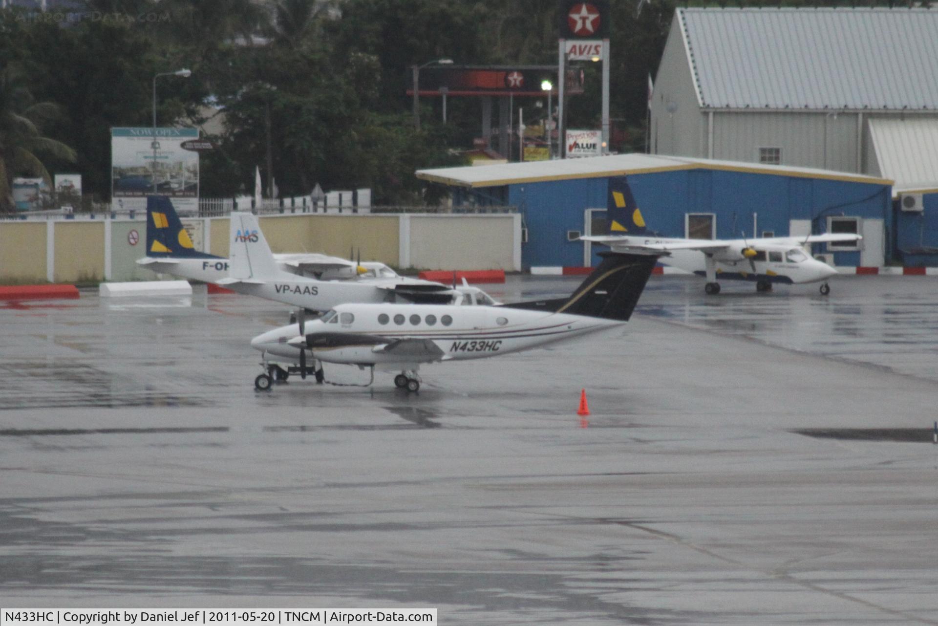 N433HC, 2003 Raytheon Aircraft Company B200 C/N BB-1807, N433HC at TNCM