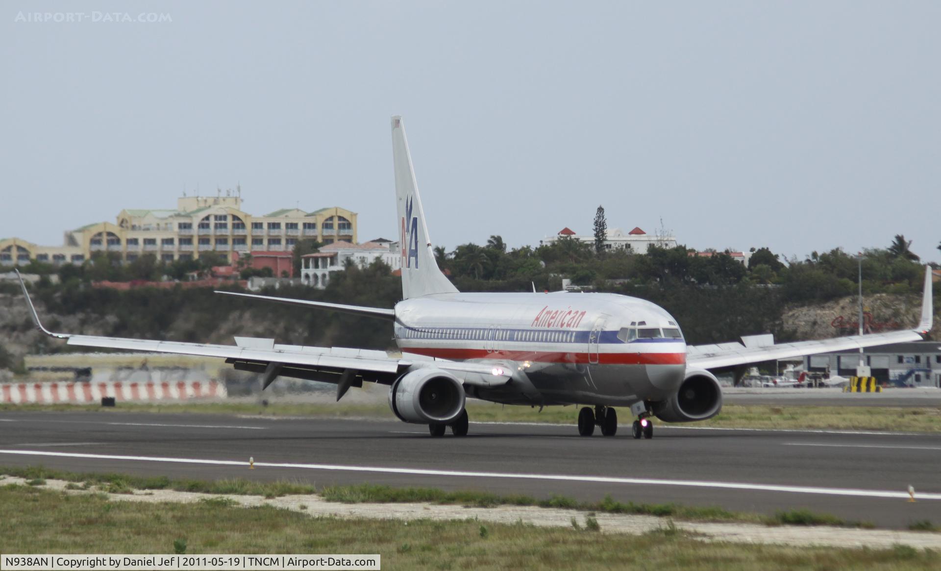 N938AN, 2000 Boeing 737-823 C/N 29533, American airlines landing at TNCM