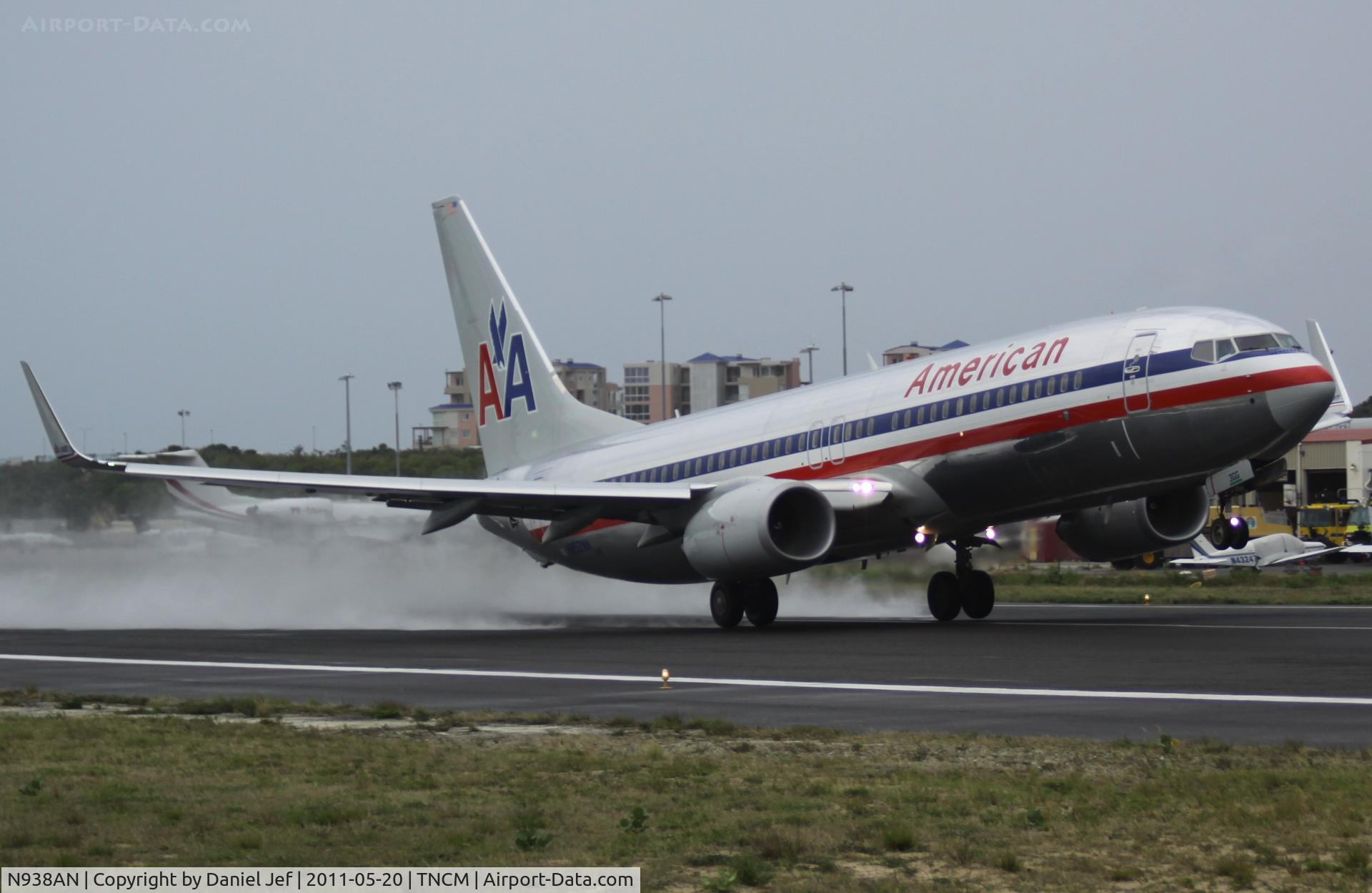N938AN, 2000 Boeing 737-823 C/N 29533, American airlines departing at TNCM