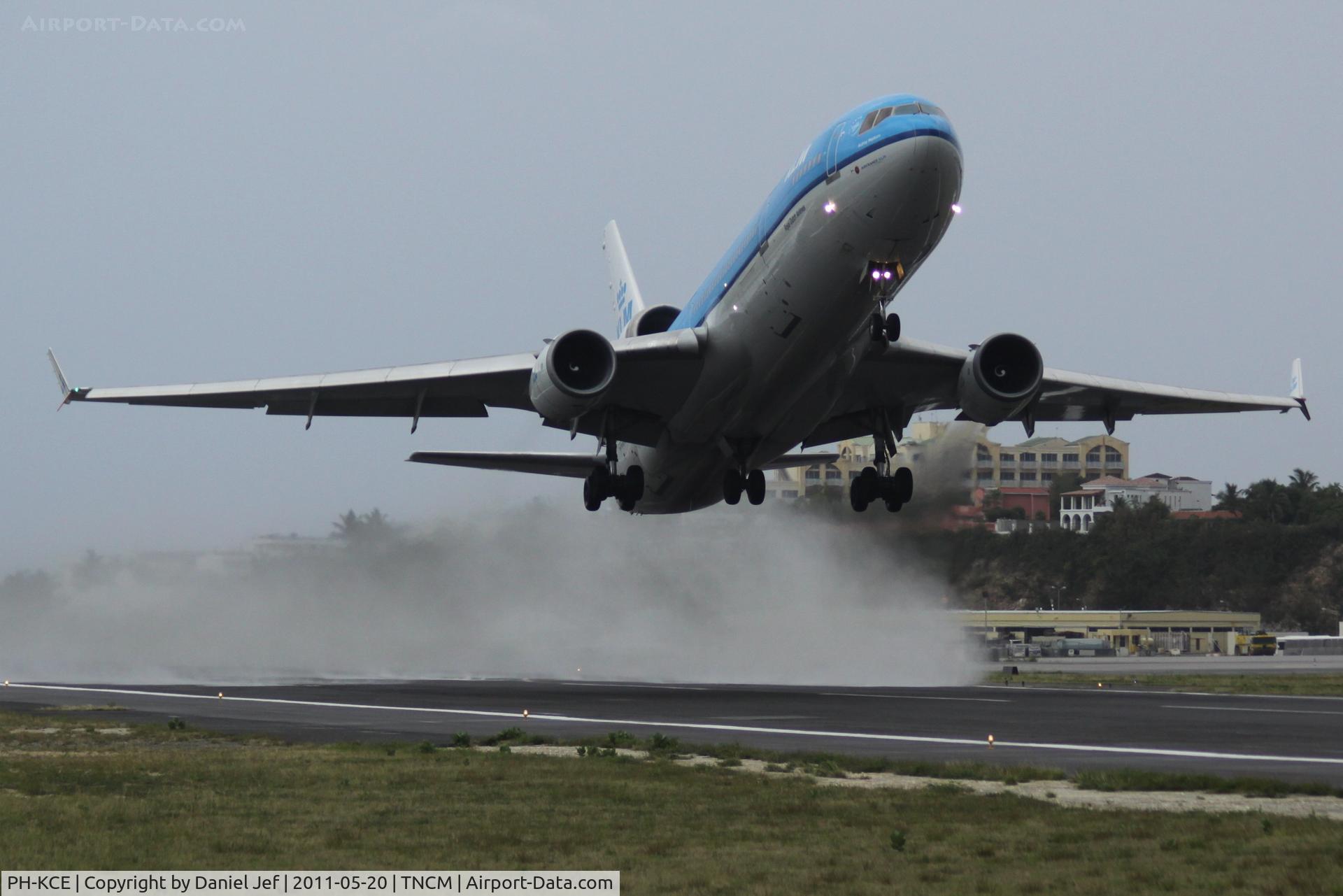 PH-KCE, 1994 McDonnell Douglas MD-11 C/N 48559, KLM PH-KCE departing TNCM