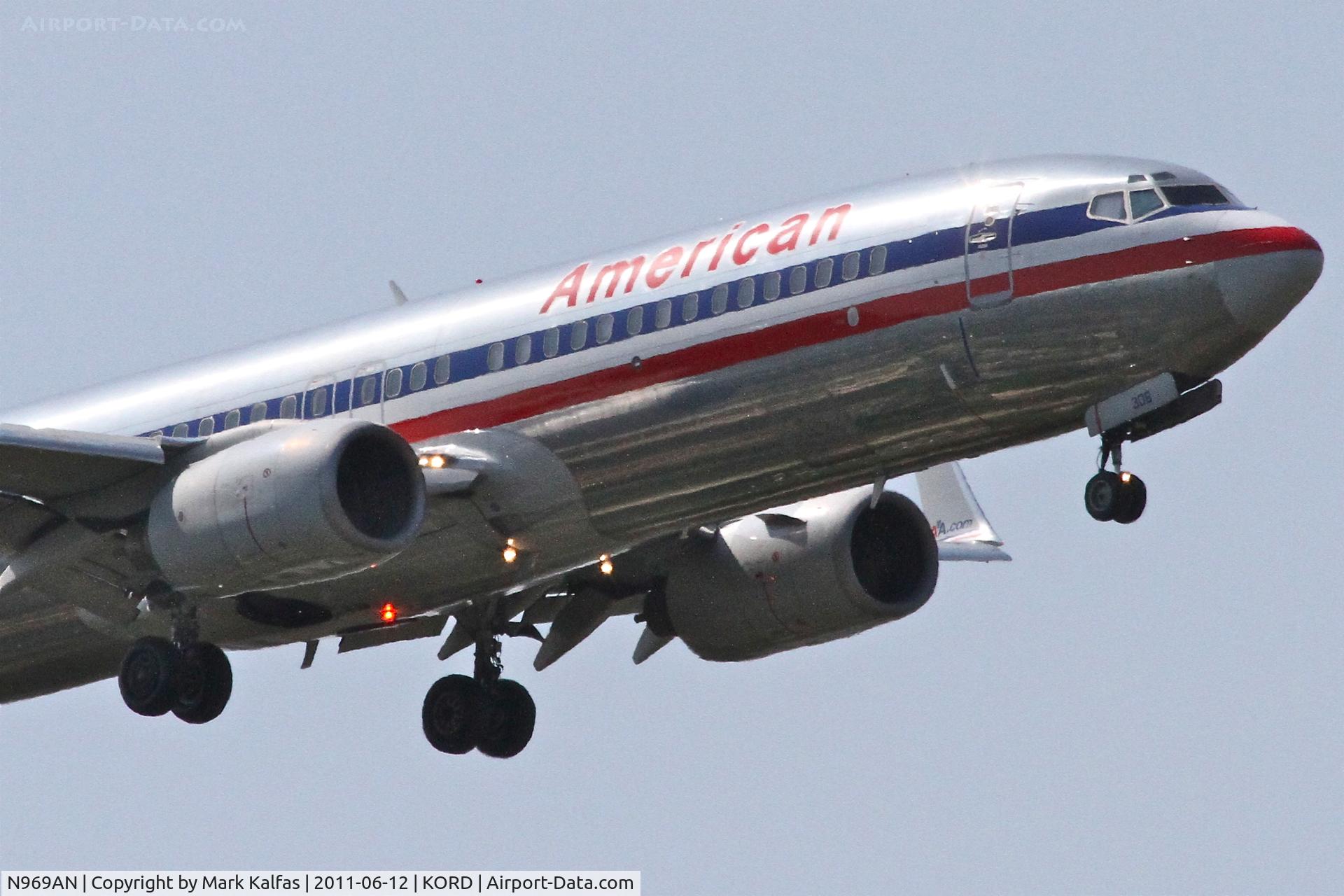 N969AN, 2001 Boeing 737-823 C/N 29546, American Airlines Boeing 737-823, AAL1438 arriving from KSAN, RWY 10 approach KORD.