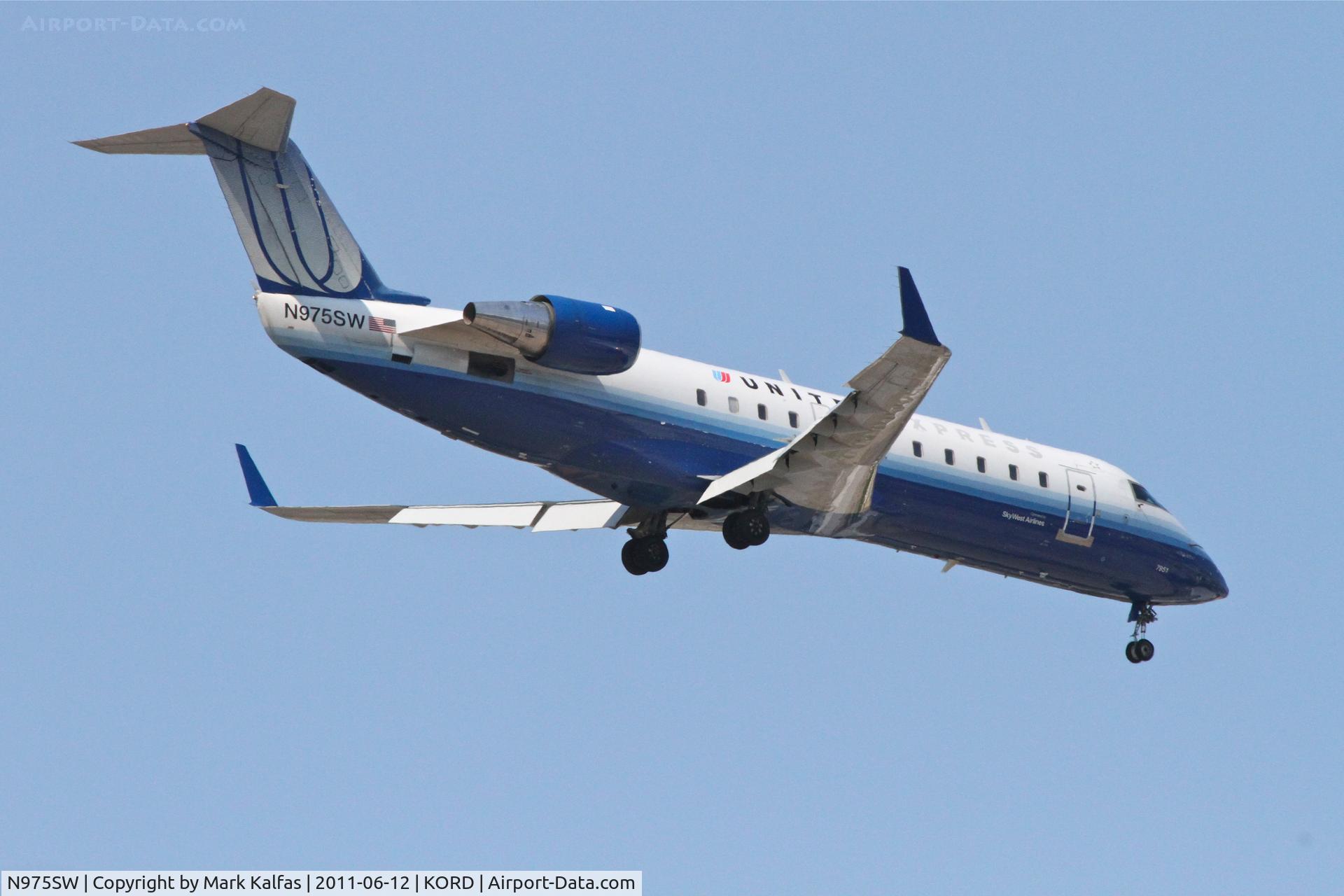 N975SW, 2004 Bombardier CRJ-200ER (CL-600-2B19) C/N 7951, SkyWest/United Express Bombardier CL-600-2B19, SKW5346 arriving from KEAU, on approach RWY 10 KORD.