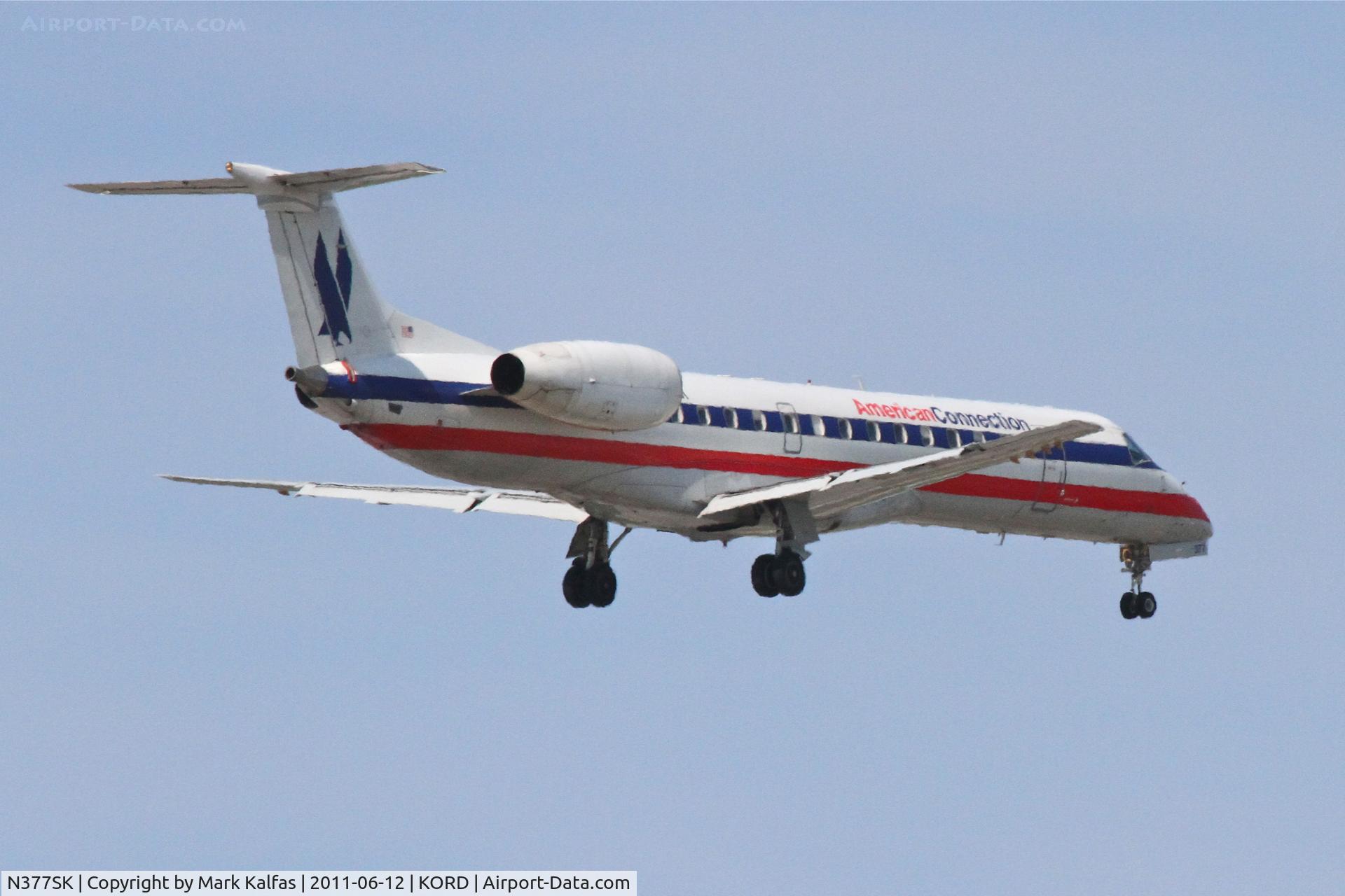 N377SK, 2002 Embraer ERJ-140LR (EMB-135KL) C/N 145579, Chautauqua Airlines / American Connection Embraer EMB-135KL, CHQ5075 arriving from KCID, RWY 10 approach KORD.