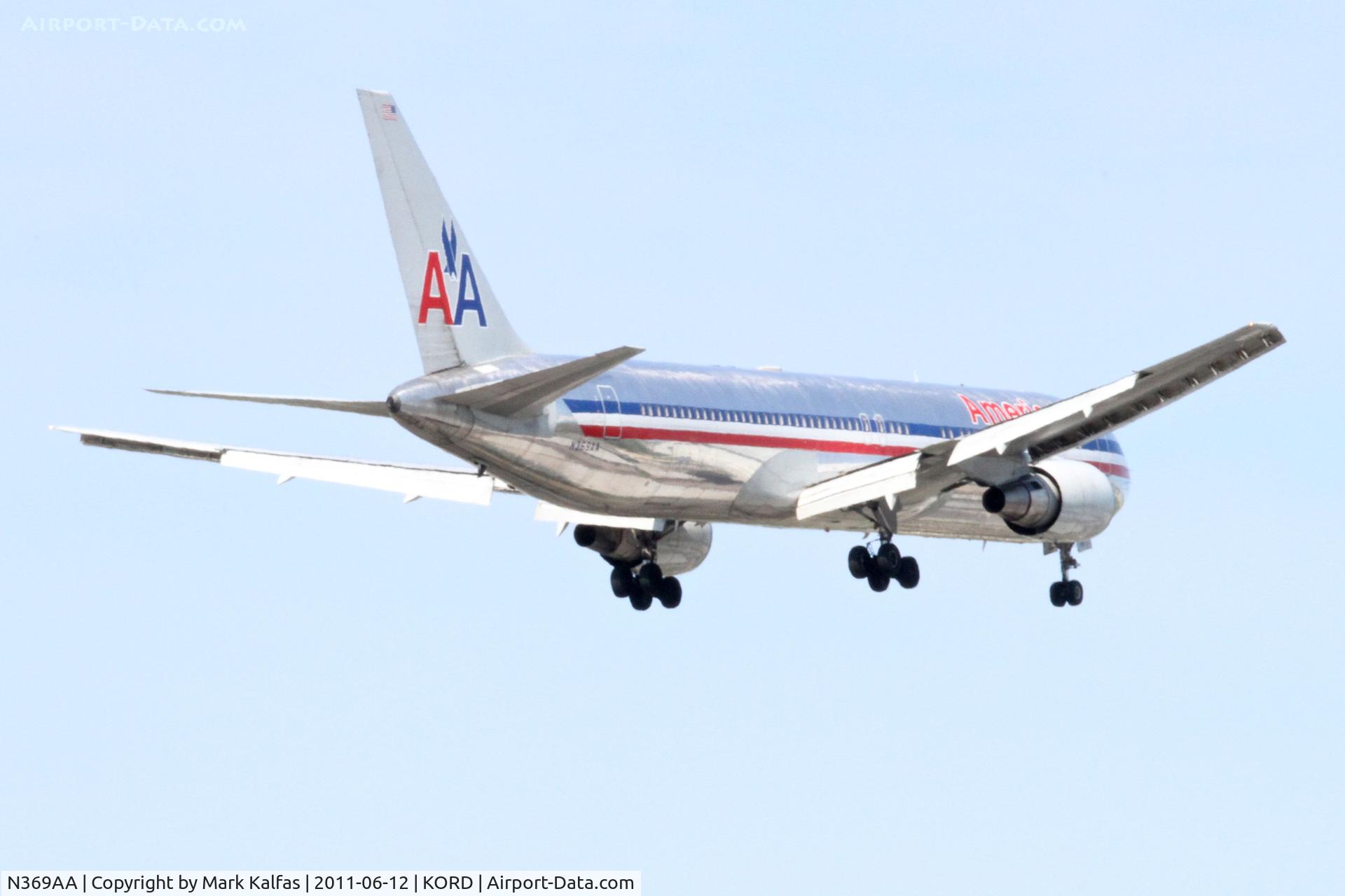 N369AA, 1992 Boeing 767-323 C/N 25196, American Airlines Boeing 767-323, arriving from EFHK (Helsinki), RWY 10 approach KORD.
