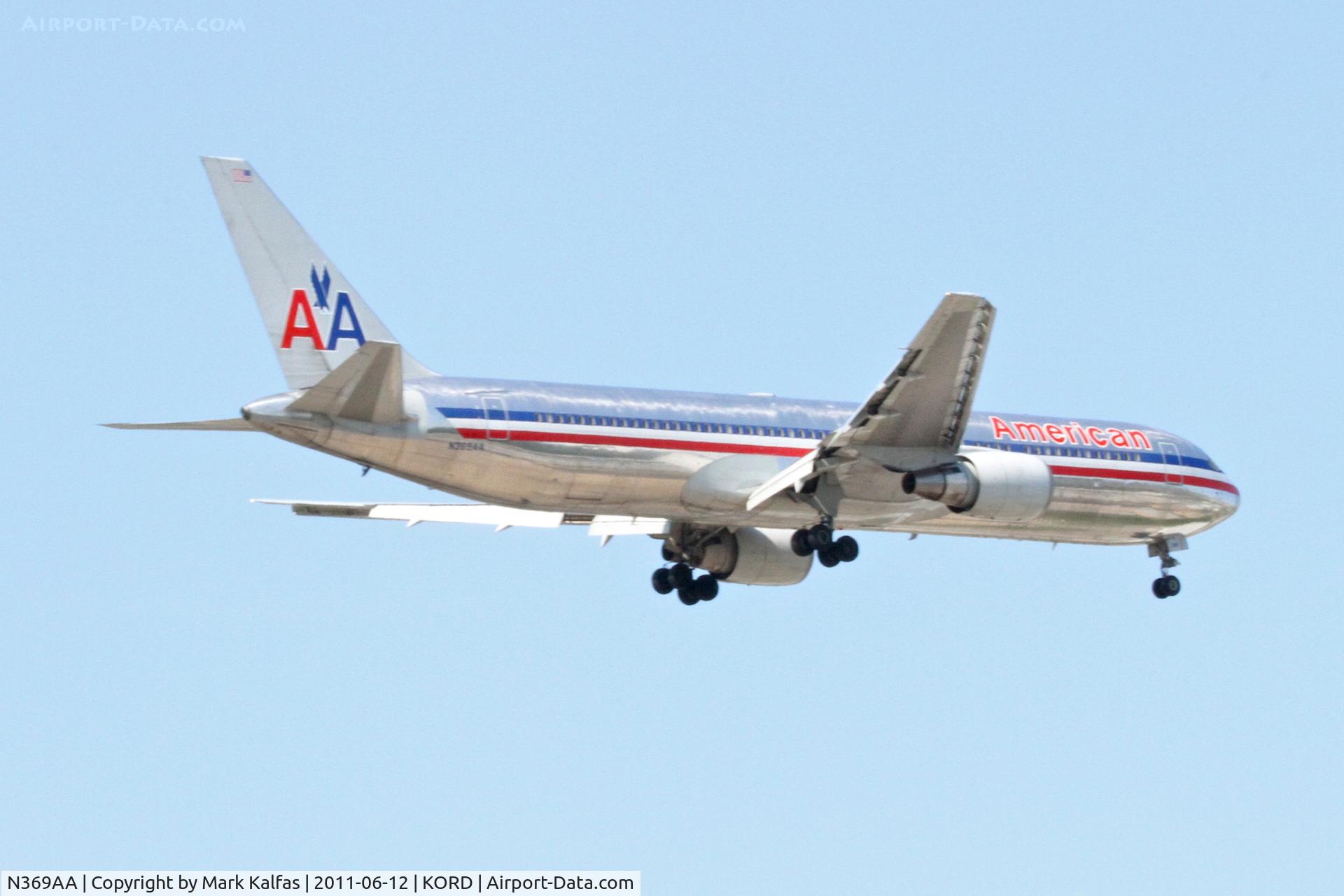 N369AA, 1992 Boeing 767-323 C/N 25196, American Airlines Boeing 767-323, arriving from EFHK (Helsinki), RWY 10 approach KORD.