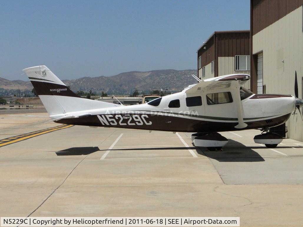 N5229C, Cessna T206H Turbo Stationair C/N T20608980, Parked right up next to the hanger