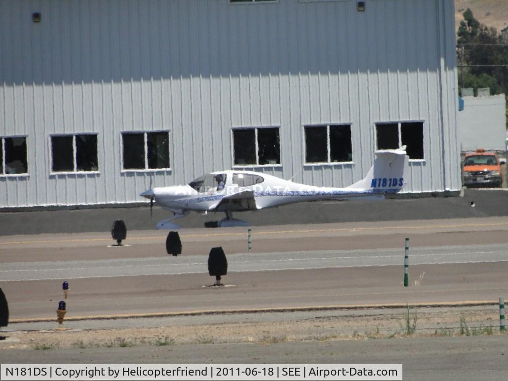 N181DS, 2004 Diamond DA-40 Diamond Star C/N 40.403, Taxiing to runway 27R