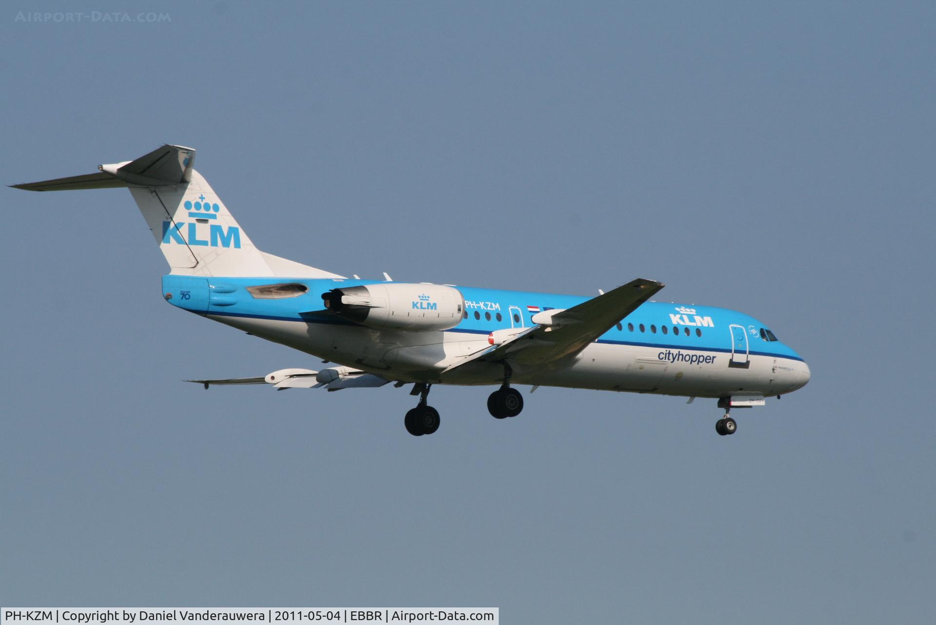 PH-KZM, 1995 Fokker 70 (F-28-0070) C/N 11561, Flight KL1723 is descending to RWY 02
