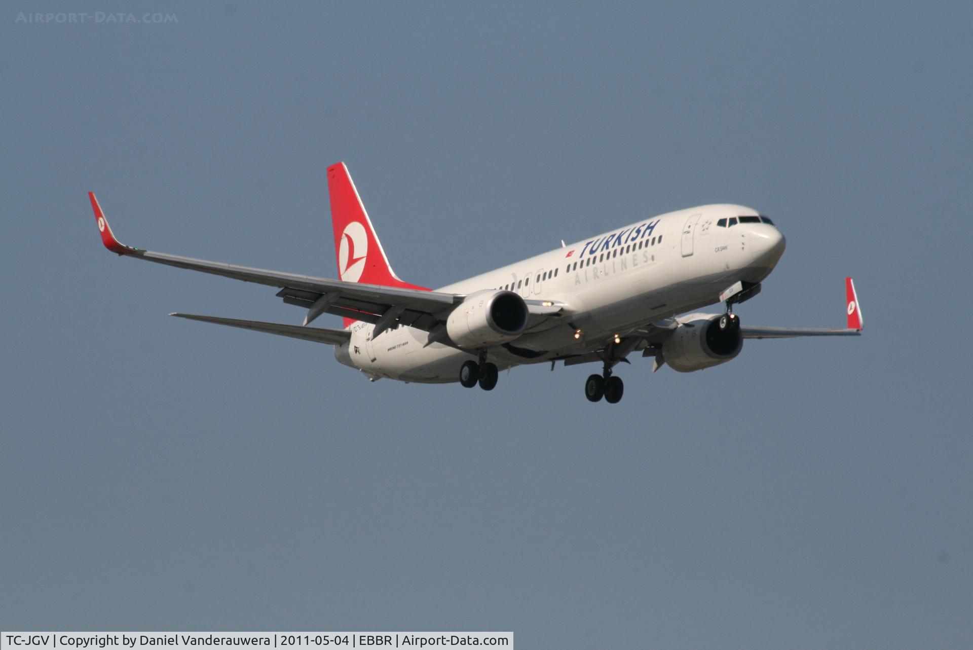 TC-JGV, 2006 Boeing 737-8F2 C/N 34419, On approach to RWY 02