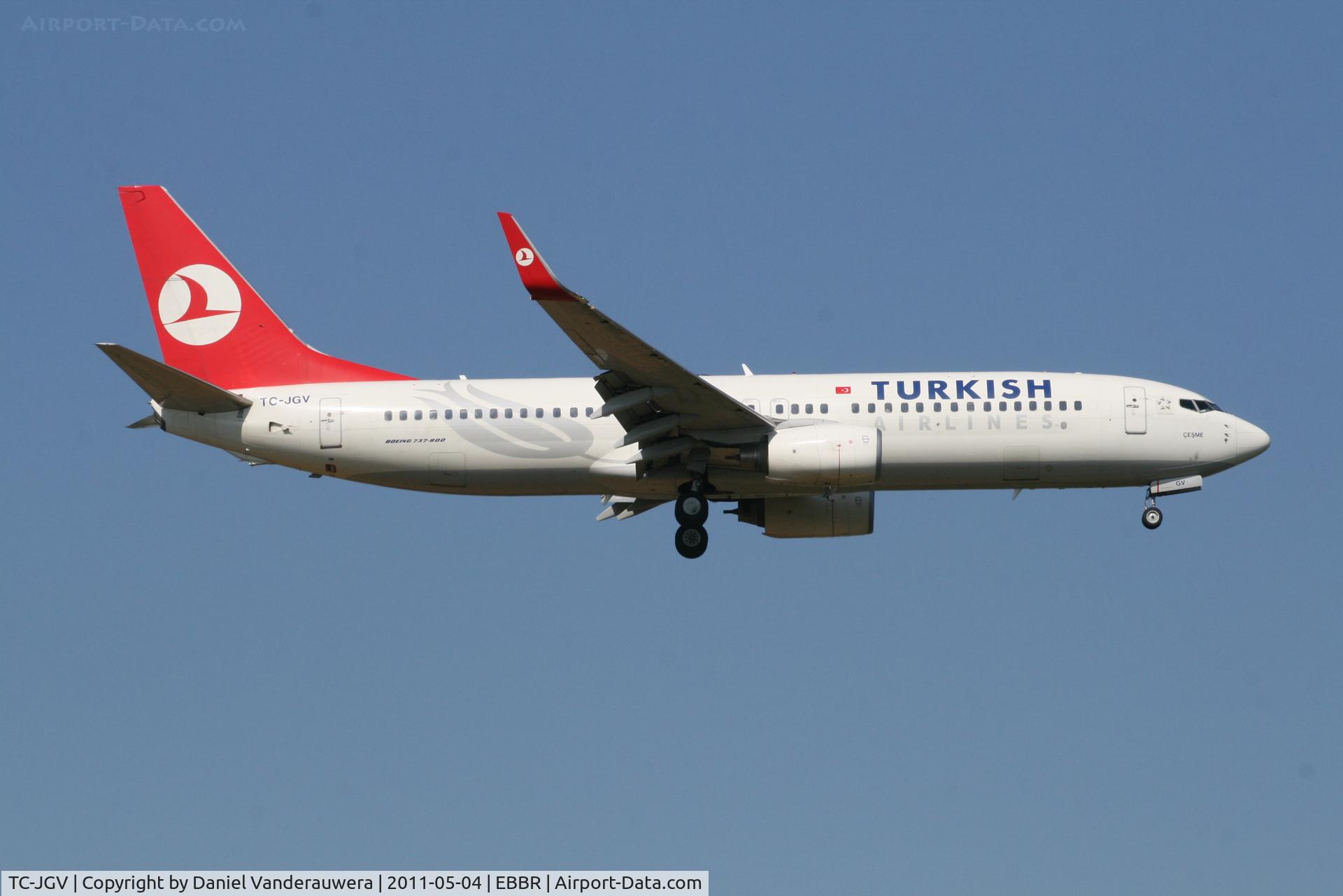 TC-JGV, 2006 Boeing 737-8F2 C/N 34419, Flight TK1937 is descending to RWY 02