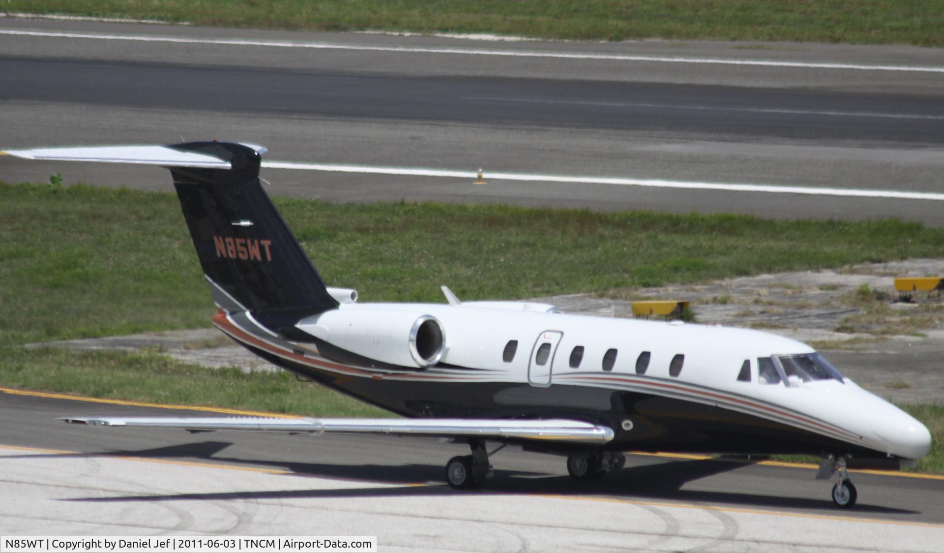 N85WT, 1988 Cessna 650 C/N 650-0162, N85WT taxing for take off at TNCM