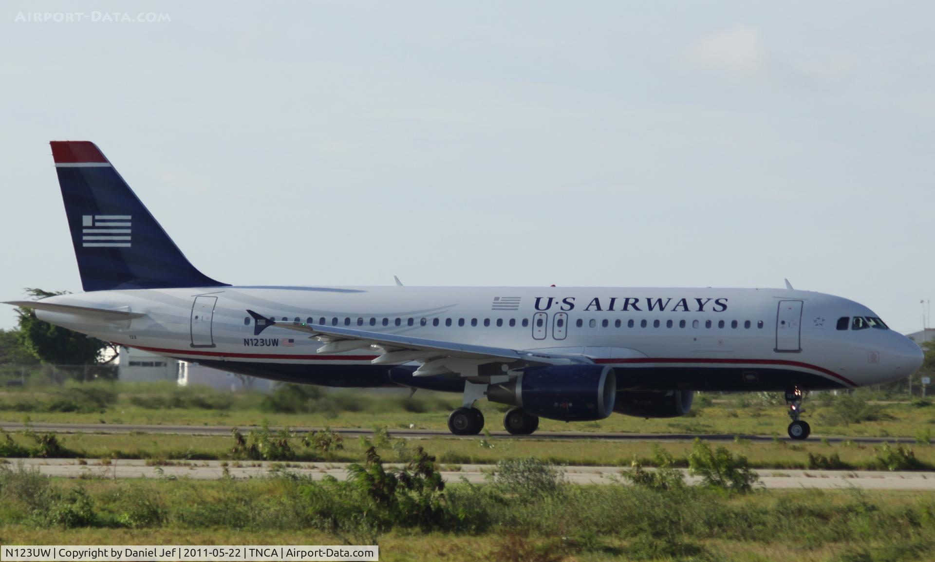 N123UW, 2000 Airbus A320-214 C/N 1310, US AIR departing TNCA