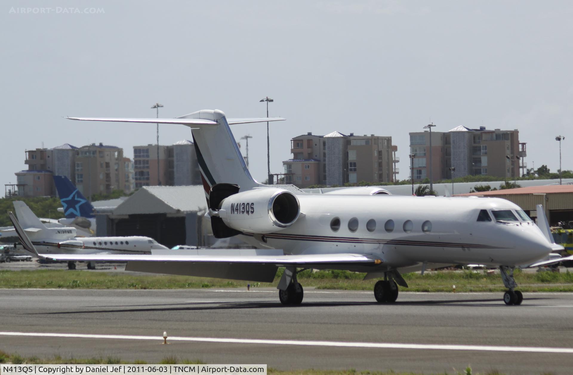 N413QS, 2004 Gulfstream Aerospace G-IV (G400) C/N 1521, N413QS landing at TNCM