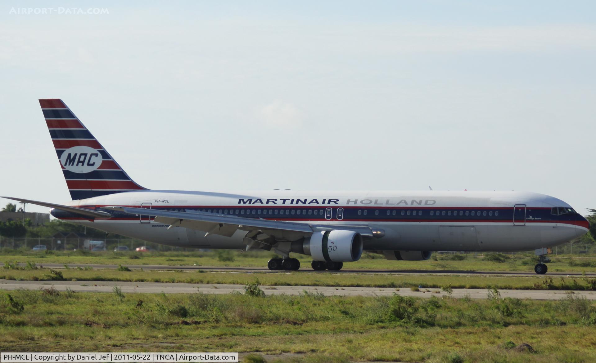 PH-MCL, 1992 Boeing 767-31A/ER C/N 26469, PH-MCL landing at TNCA