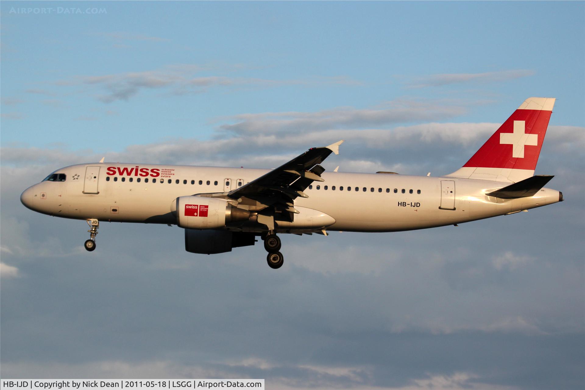 HB-IJD, 1995 Airbus A320-214 C/N 553, LSGG/GVA