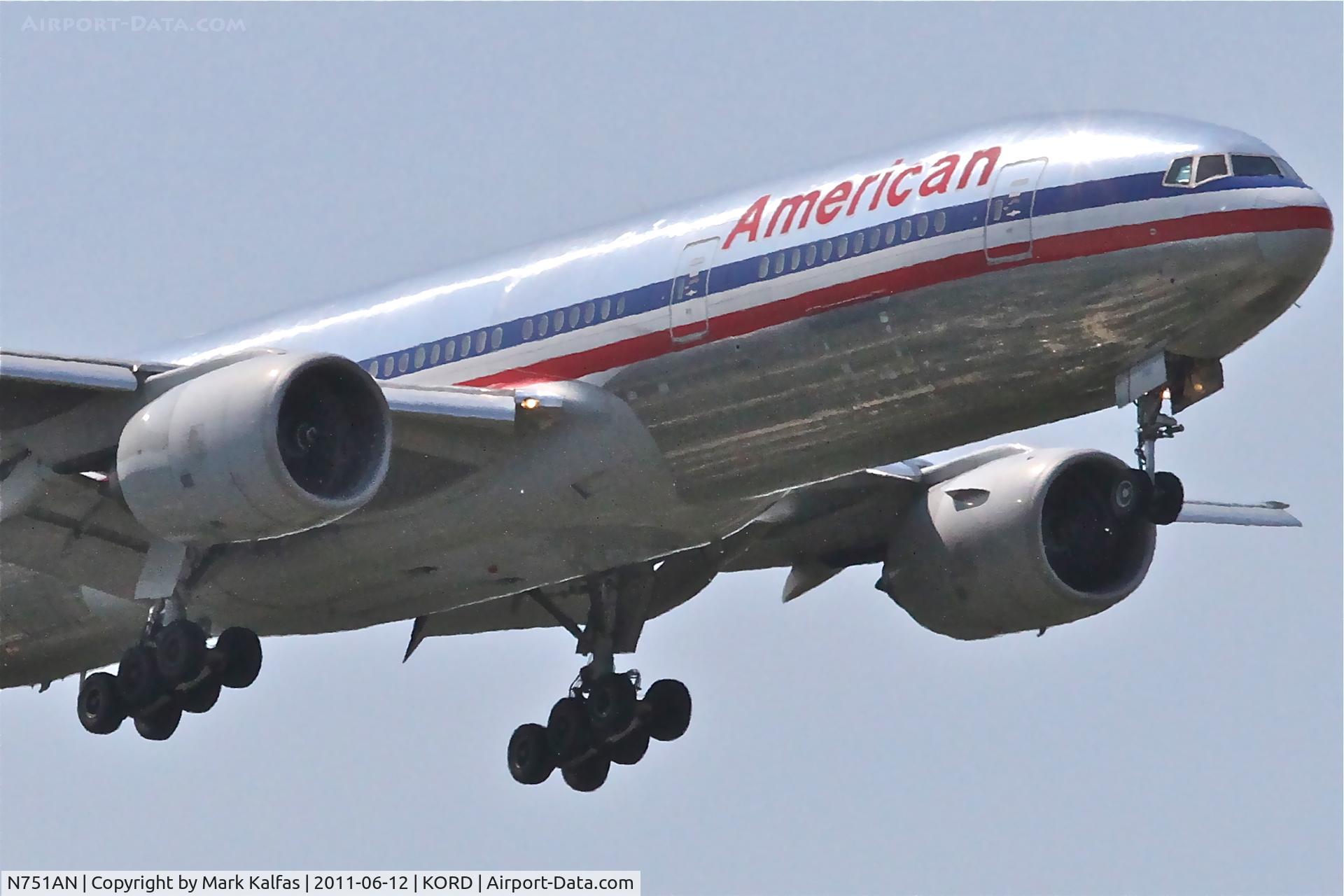 N751AN, 2001 Boeing 777-223 C/N 30798, American Airlines Boeing 777-223, AAL47 arriving from EGLL, RWY 10 approach KORD.