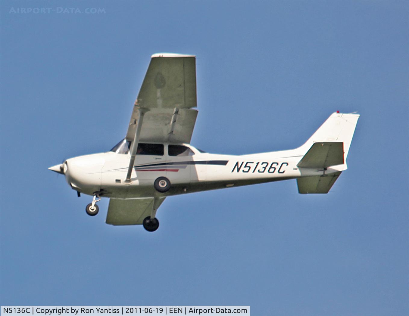 N5136C, 2002 Cessna 172S C/N 172S9150, On approach to Keene, NH