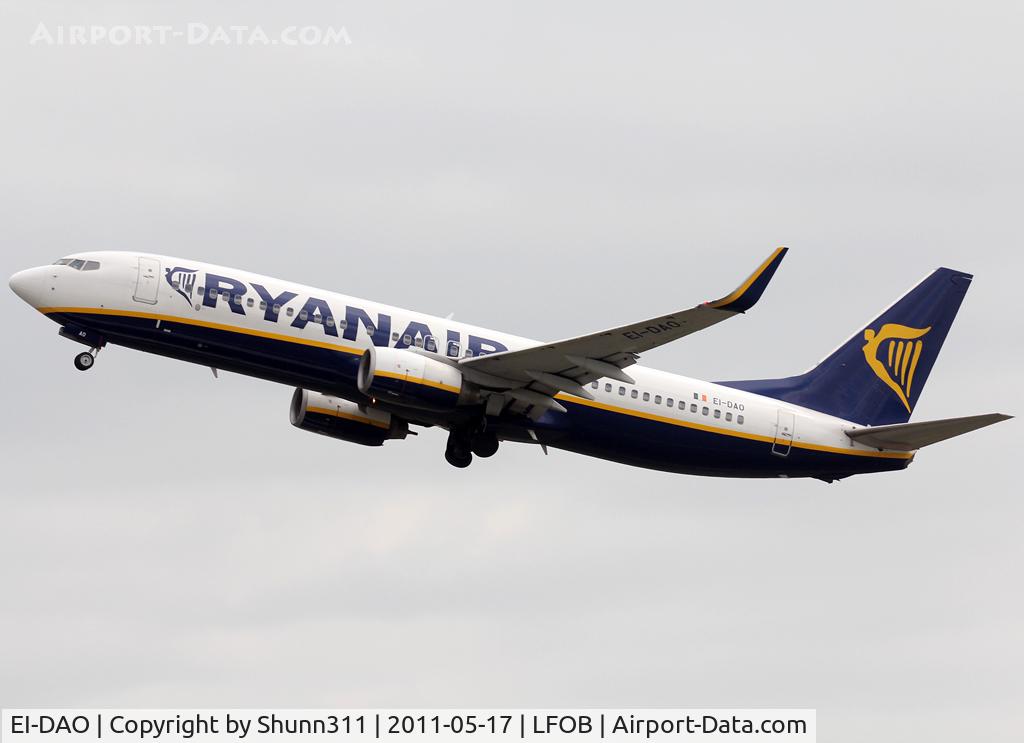 EI-DAO, 2003 Boeing 737-8AS C/N 33550, On take off...