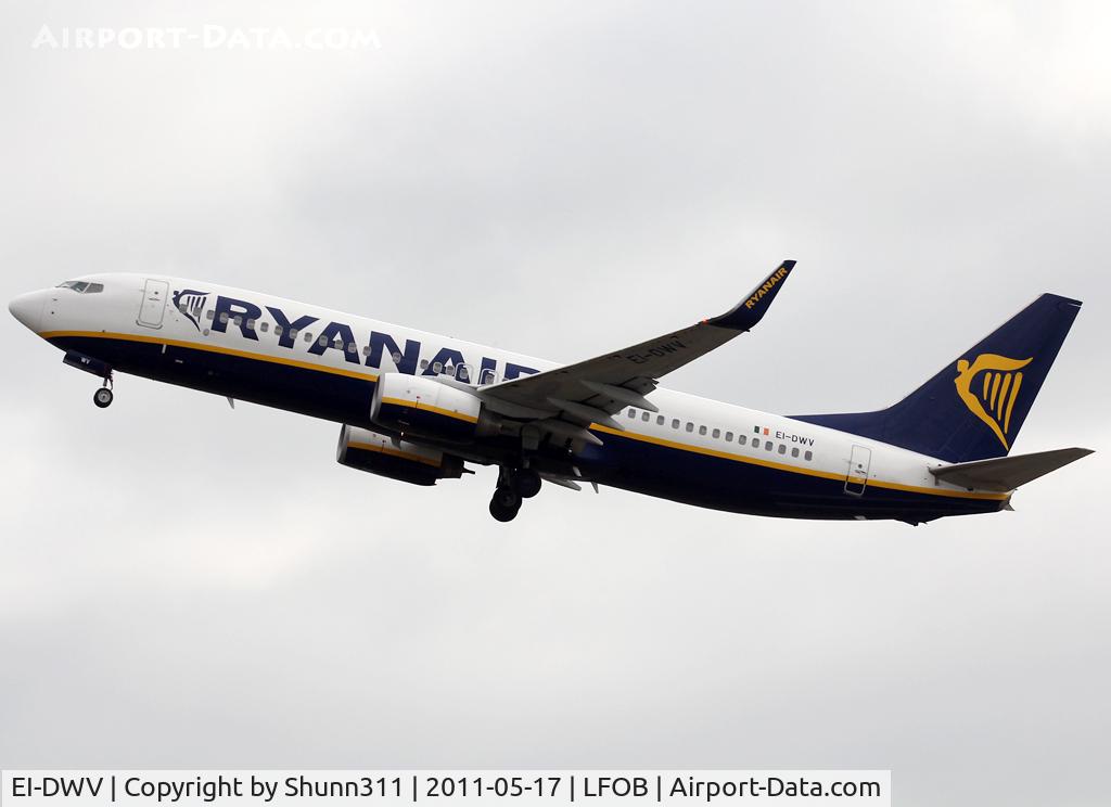 EI-DWV, 2008 Boeing 737-8AS C/N 33627, On take off...