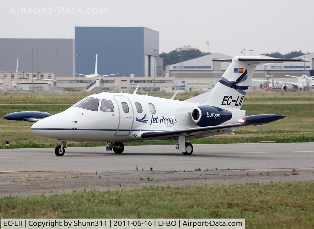 EC-LII, 2007 Eclipse Aviation Corp EA500 C/N 000084, Taxiing holding point rwy 32R for departure...
