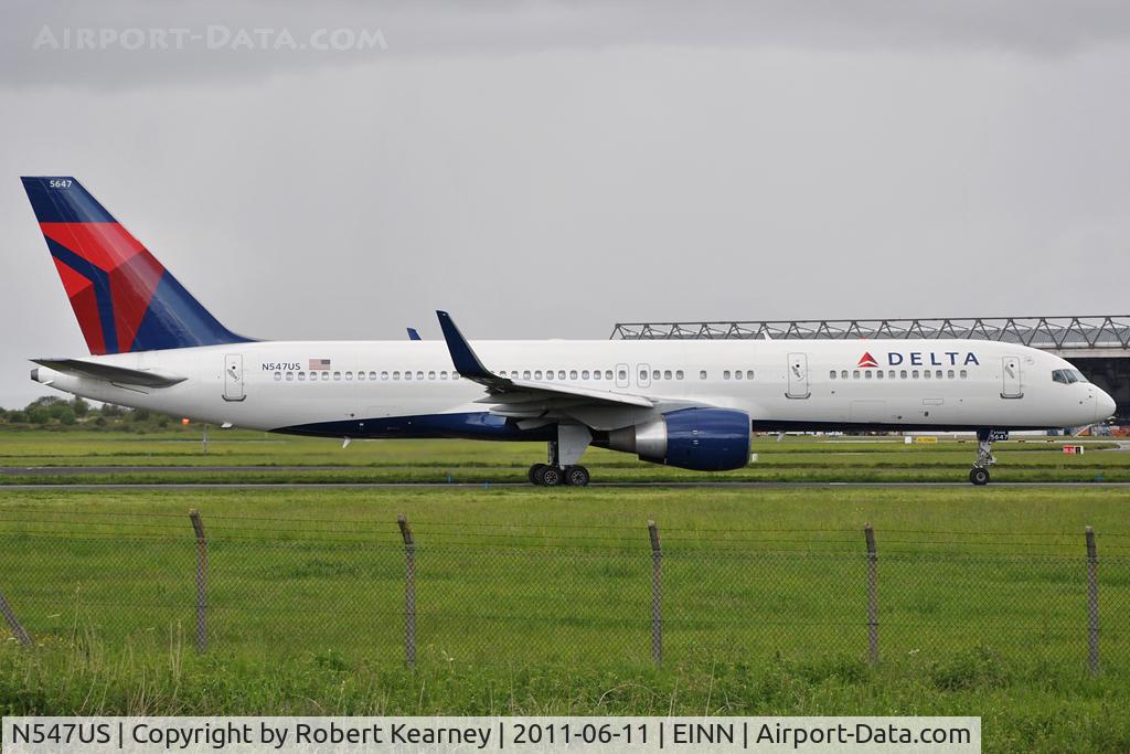 N547US, 1996 Boeing 757-251 C/N 26494, Taxiing for departure