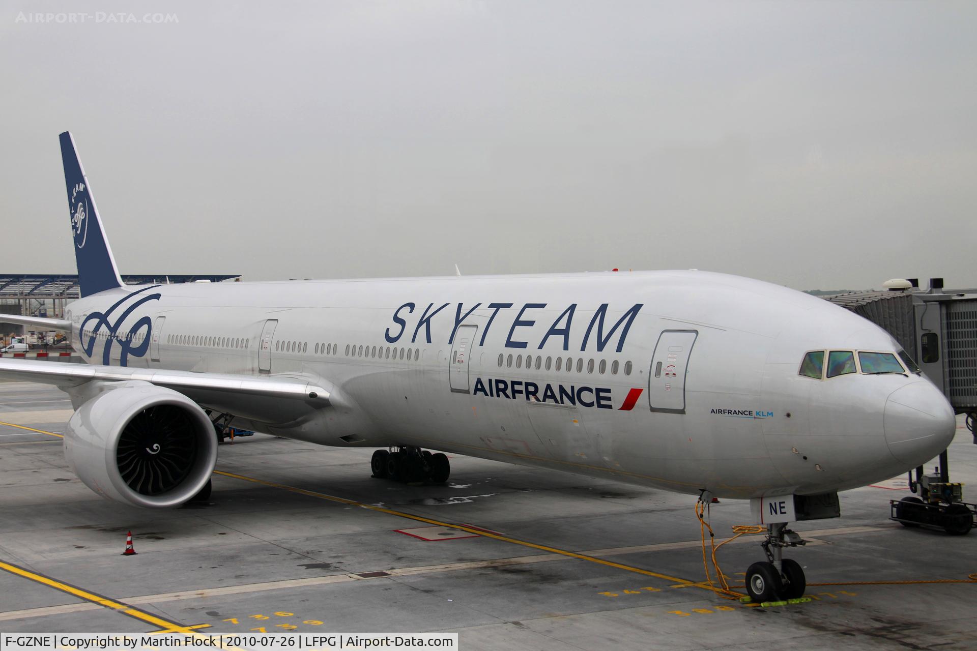 F-GZNE, 2009 Boeing 777-328/ER C/N 37432, .....