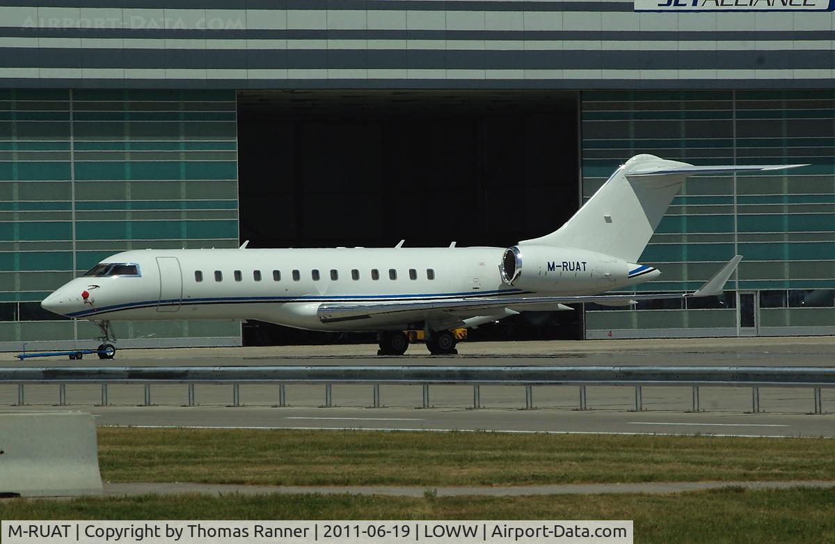 M-RUAT, 2000 Bombardier BD-700-1A10 Global Express C/N 9054, Bombardier BD-700
