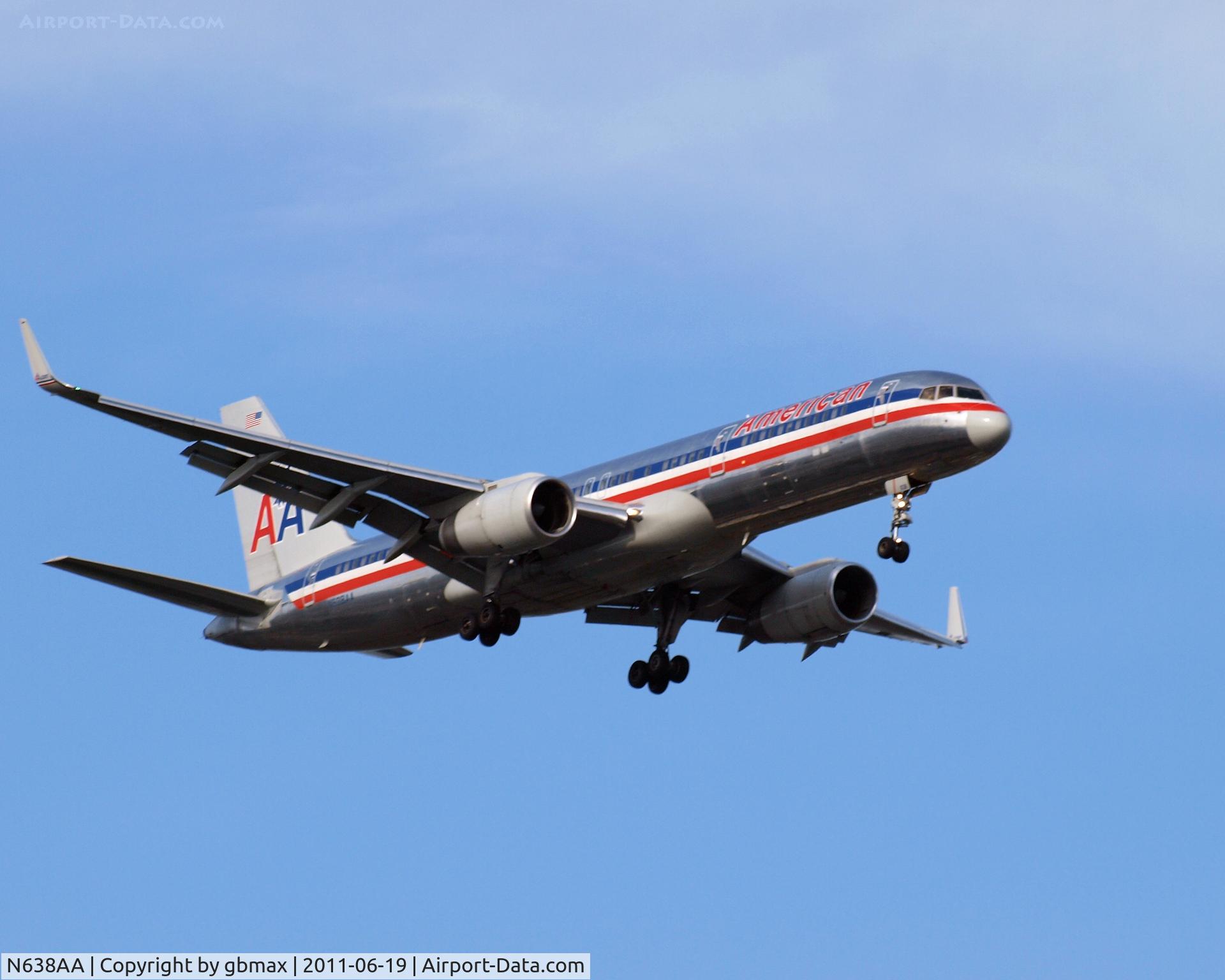 N638AA, 1991 Boeing 757-223 C/N 24596, Going to a landing at JFK