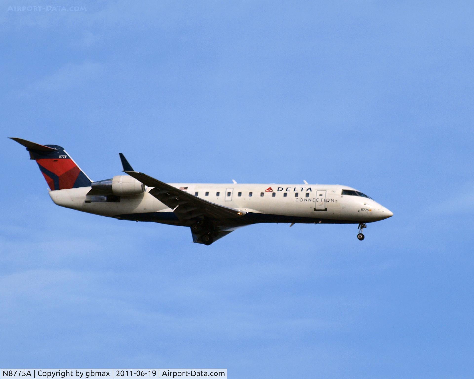 N8775A, 2003 Canadair CRJ-440 (CL-600-2B19) Regional Jet C/N 7775, Going to a landing at JFK