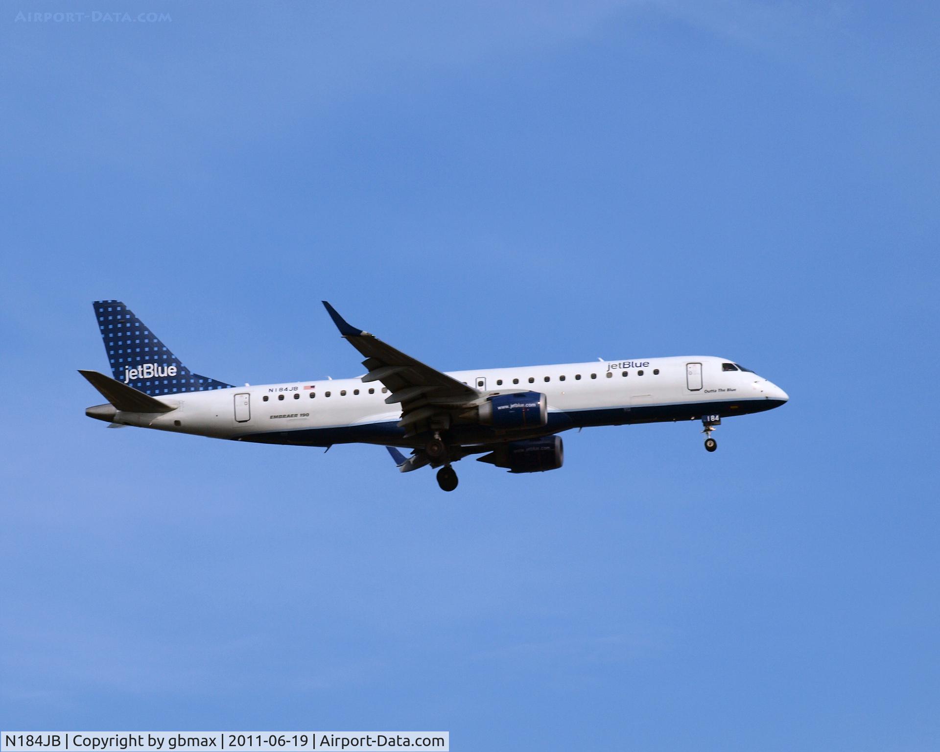N184JB, 2005 Embraer 190AR (ERJ-190-100IGW) C/N 19000008, Going to a landing at JFK