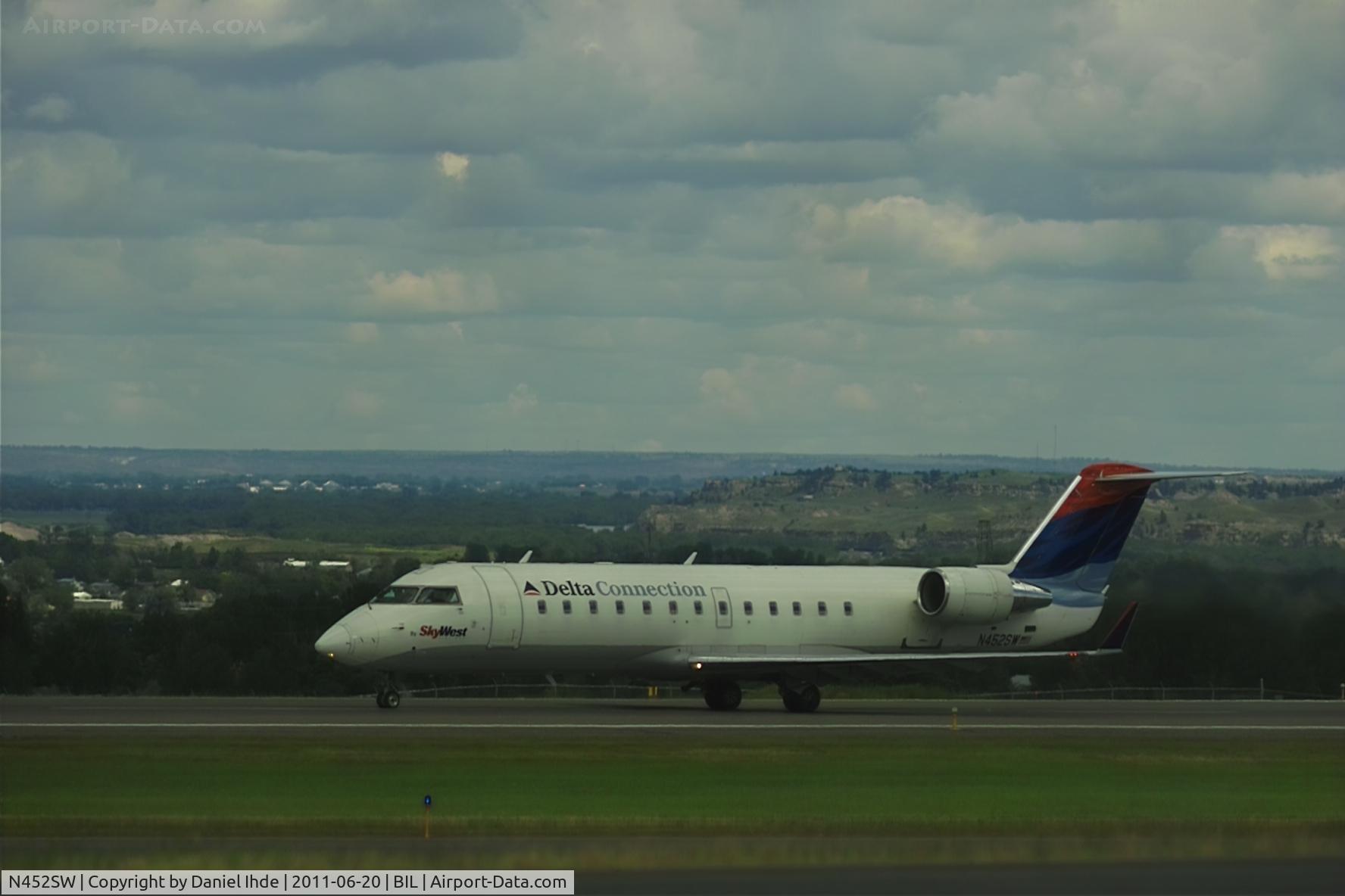 N452SW, 2002 Bombardier CRJ-200ER (CL-600-2B19) C/N 7716, Skywest CL-600 @ BIL