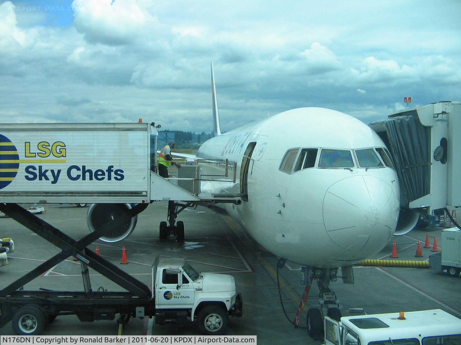 N176DN, 1990 Boeing 767-332 C/N 25061, Portland