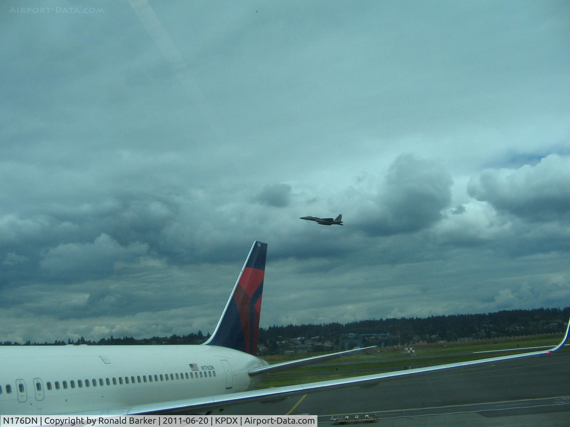 N176DN, 1990 Boeing 767-332 C/N 25061, Portland B-767 with F-15 in background