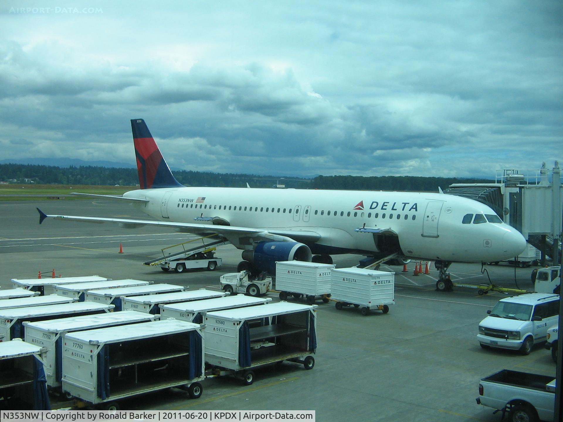 N353NW, 1998 Airbus A320-212 C/N 786, Portland