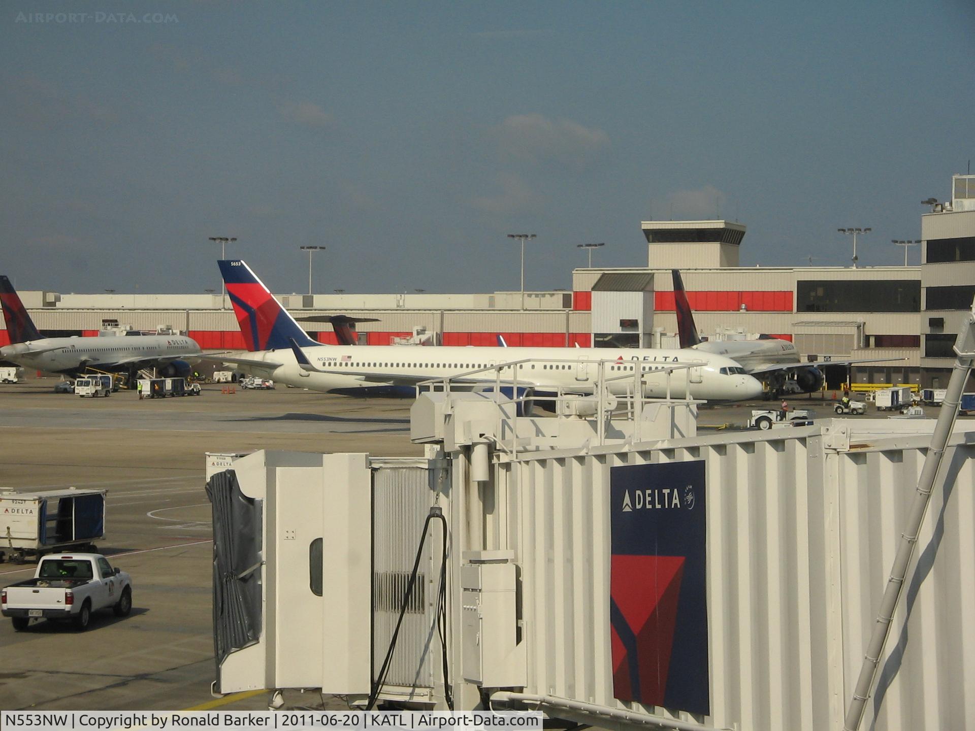 N553NW, 2001 Boeing 757-251 C/N 26500, Atlanta