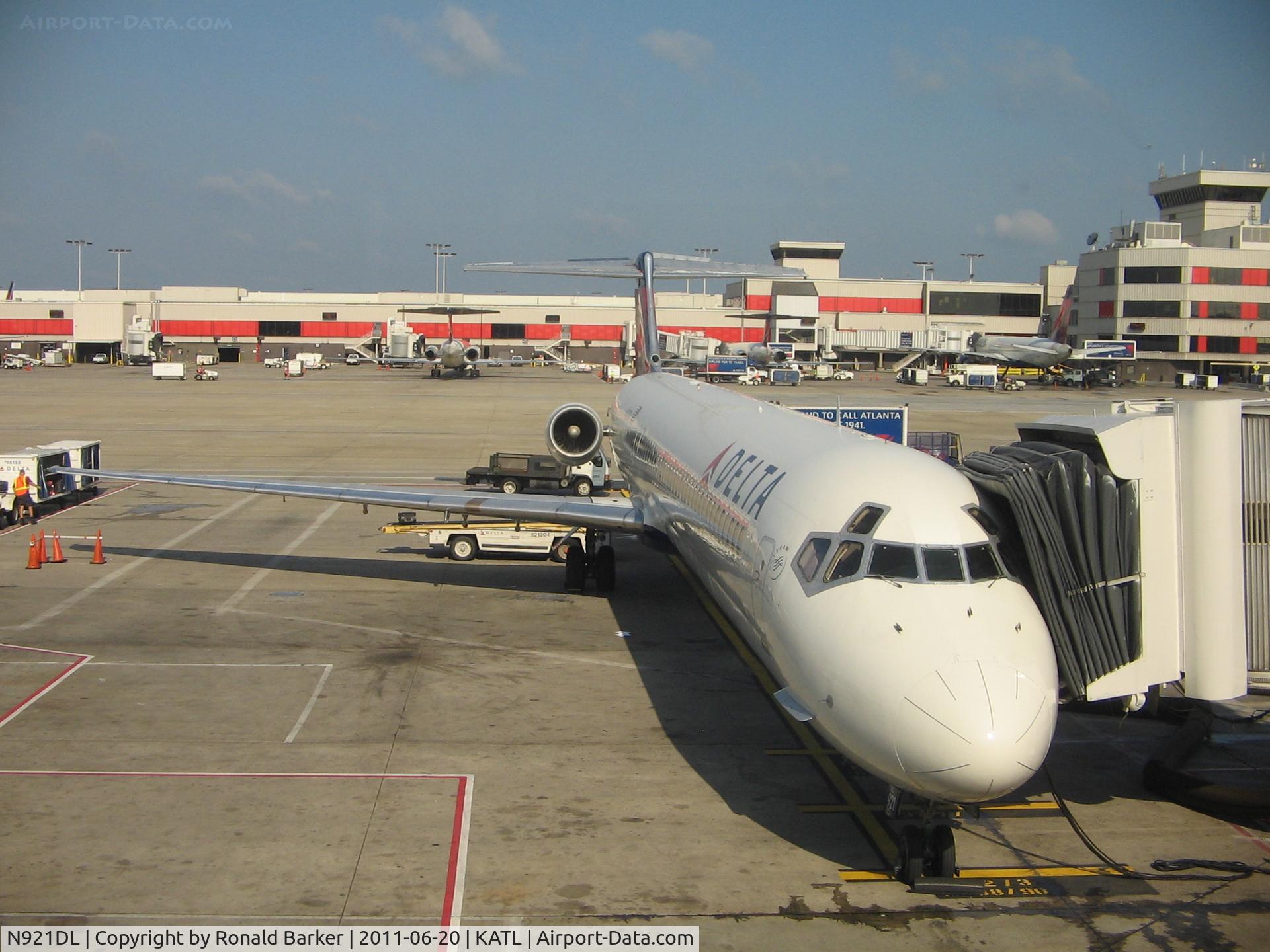 N921DL, 1988 McDonnell Douglas MD-88 C/N 49645, Atlanta